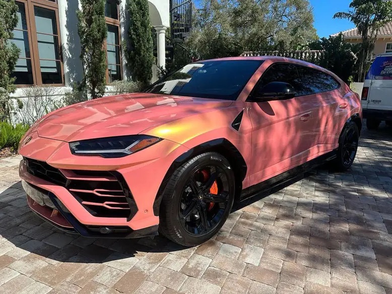 Pink lamborghini urus